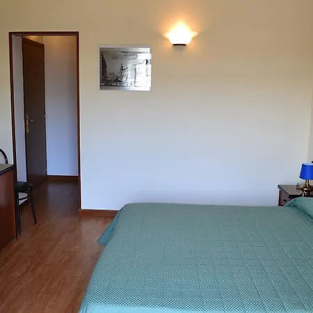 Hotel Elena 3*