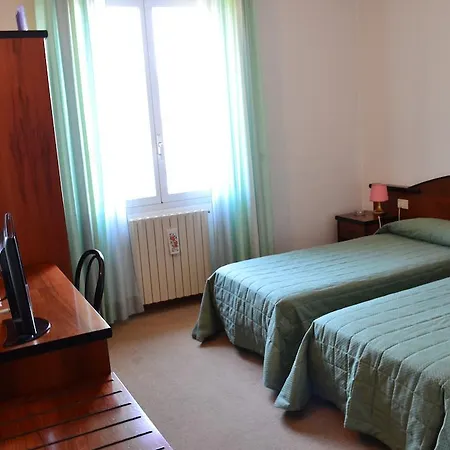 Elena ピアノーロ